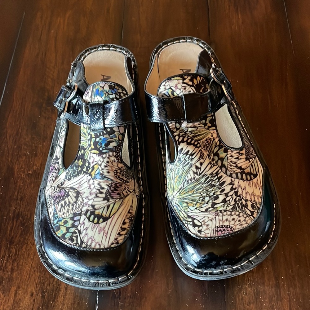 Algeria shoes